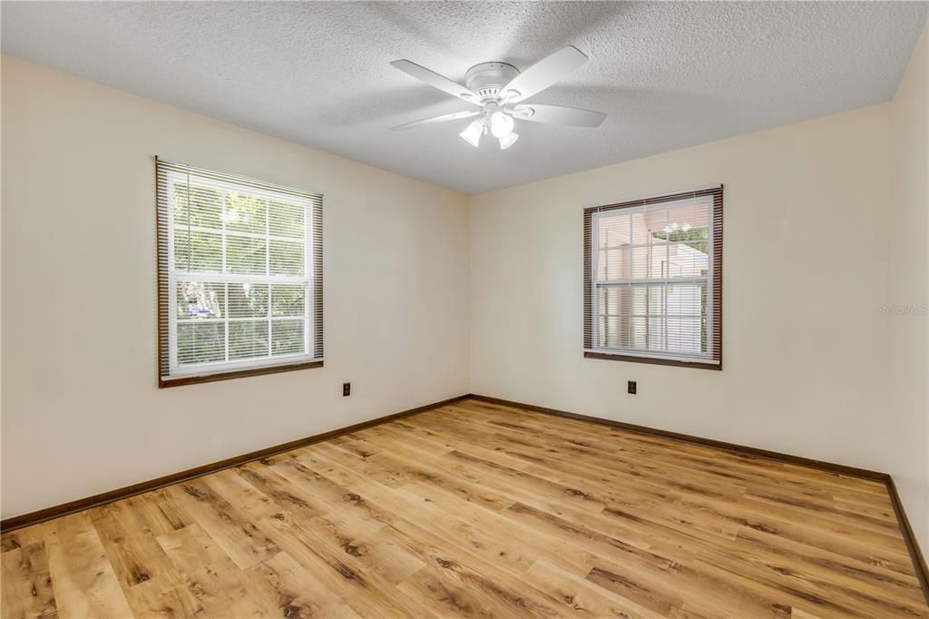 For Sale: $339,900 (3 beds, 2 baths, 1377 Square Feet)