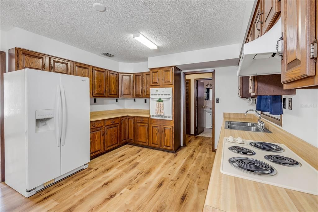 For Sale: $339,900 (3 beds, 2 baths, 1377 Square Feet)