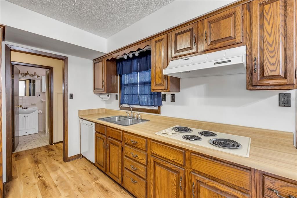 For Sale: $339,900 (3 beds, 2 baths, 1377 Square Feet)