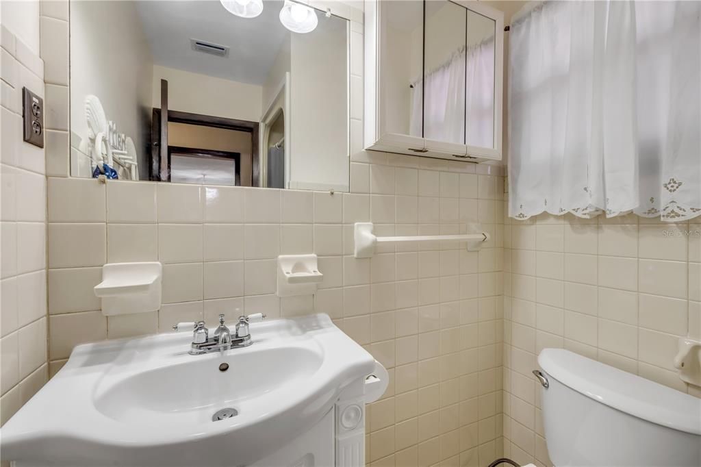 For Sale: $339,900 (3 beds, 2 baths, 1377 Square Feet)