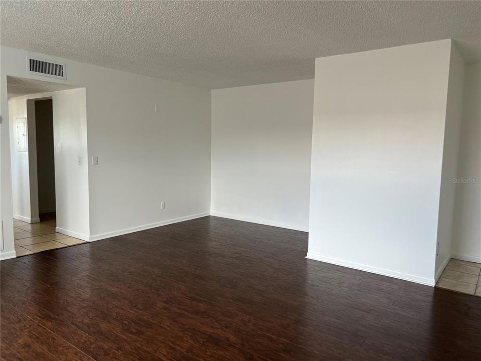 For Rent: $1,200 (1 beds, 1 baths, 770 Square Feet)