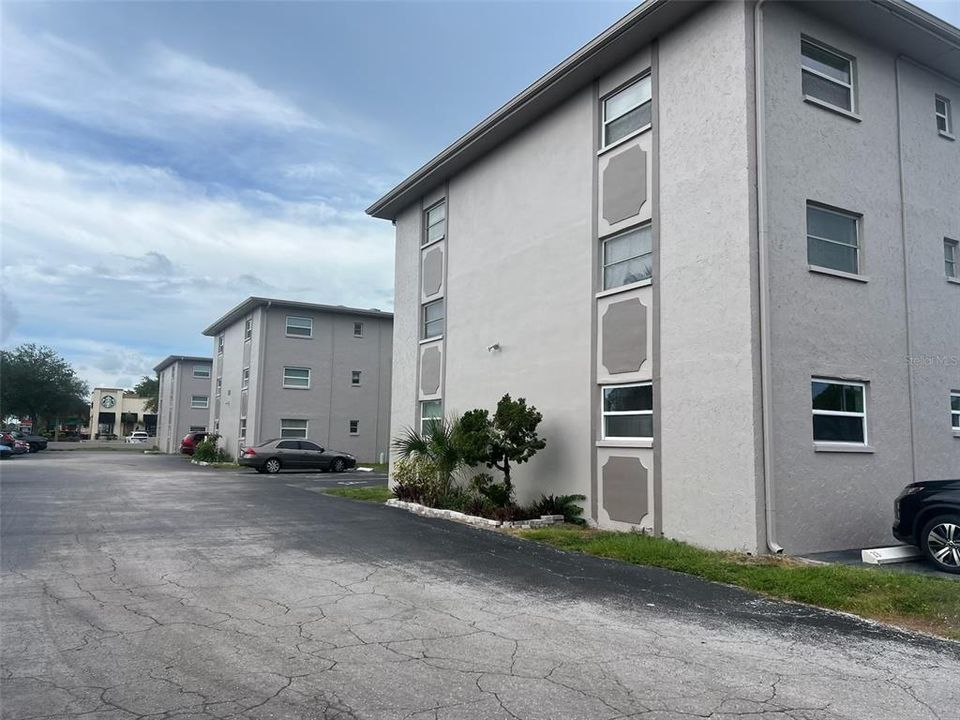 For Rent: $1,200 (1 beds, 1 baths, 770 Square Feet)
