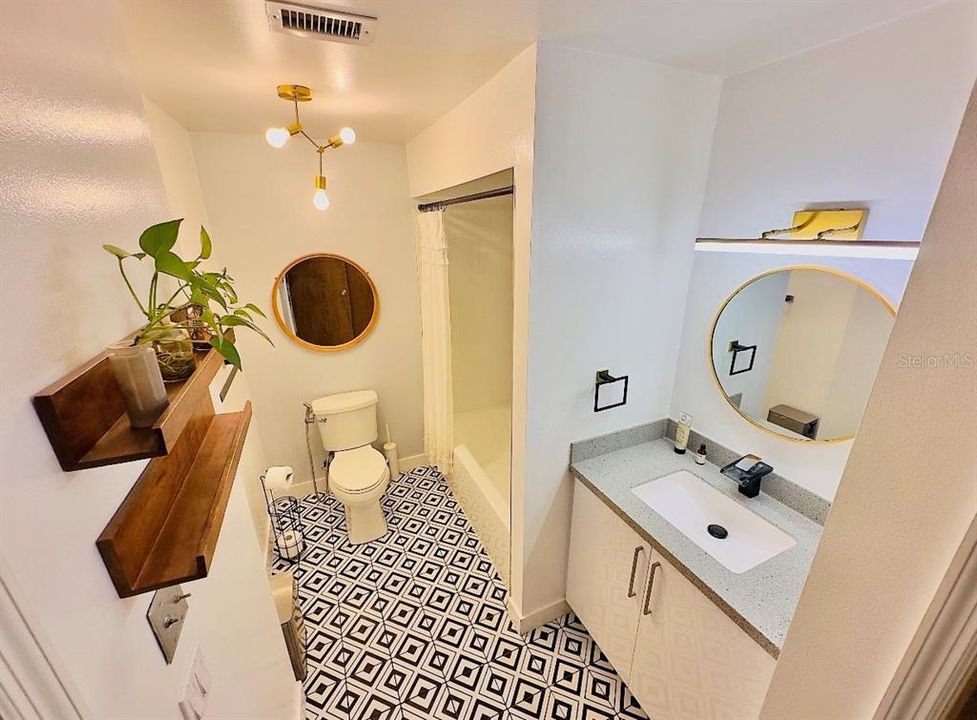 For Rent: $2,300 (2 beds, 2 baths, 1329 Square Feet)