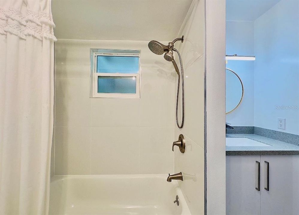 For Rent: $2,300 (2 beds, 2 baths, 1329 Square Feet)