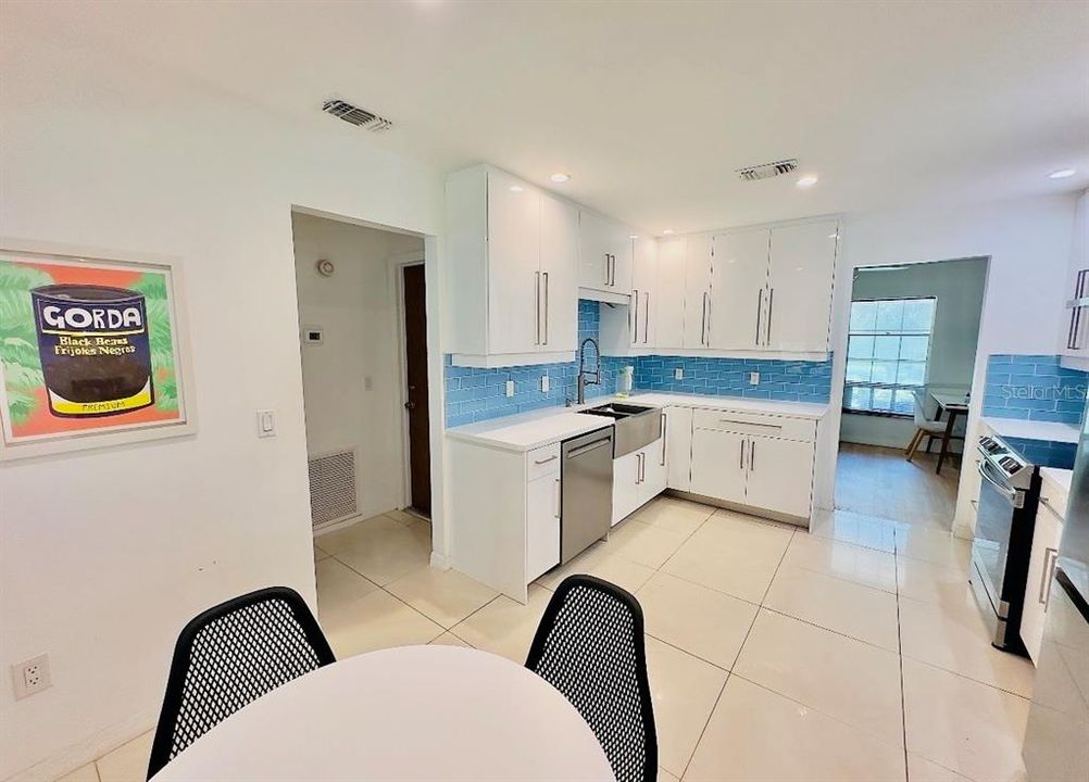 For Rent: $2,300 (2 beds, 2 baths, 1329 Square Feet)