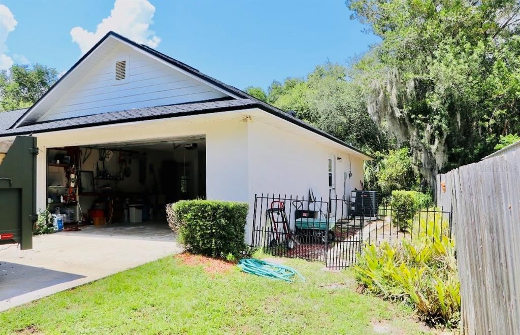 For Rent: $2,300 (2 beds, 2 baths, 1329 Square Feet)