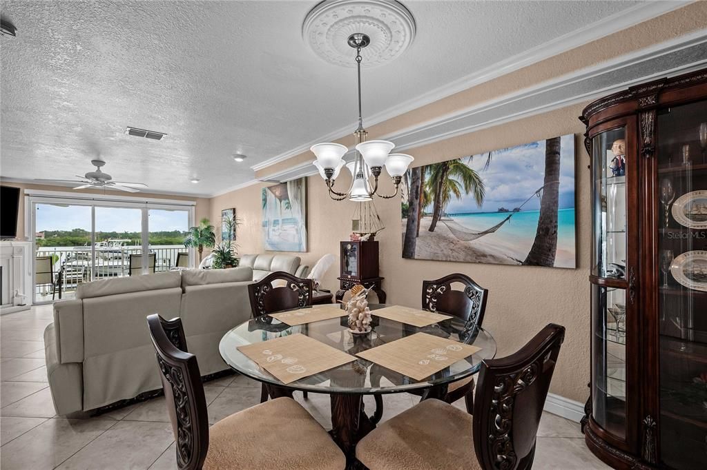 For Sale: $1,150,000 (2 beds, 2 baths, 1488 Square Feet)