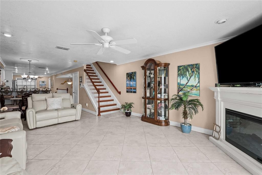For Sale: $1,150,000 (2 beds, 2 baths, 1488 Square Feet)