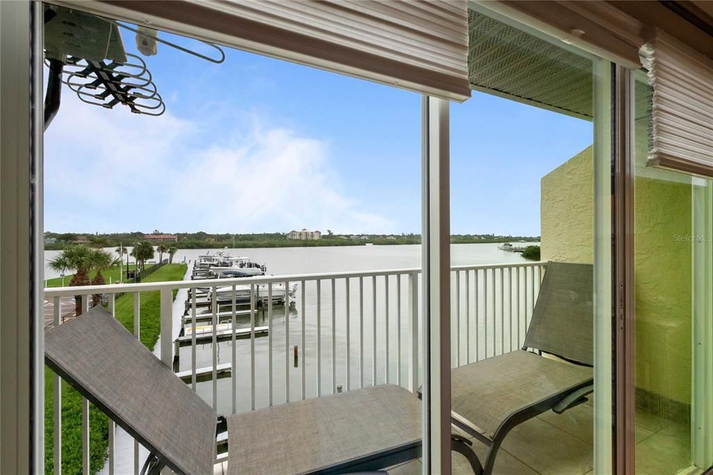 For Sale: $1,150,000 (2 beds, 2 baths, 1488 Square Feet)