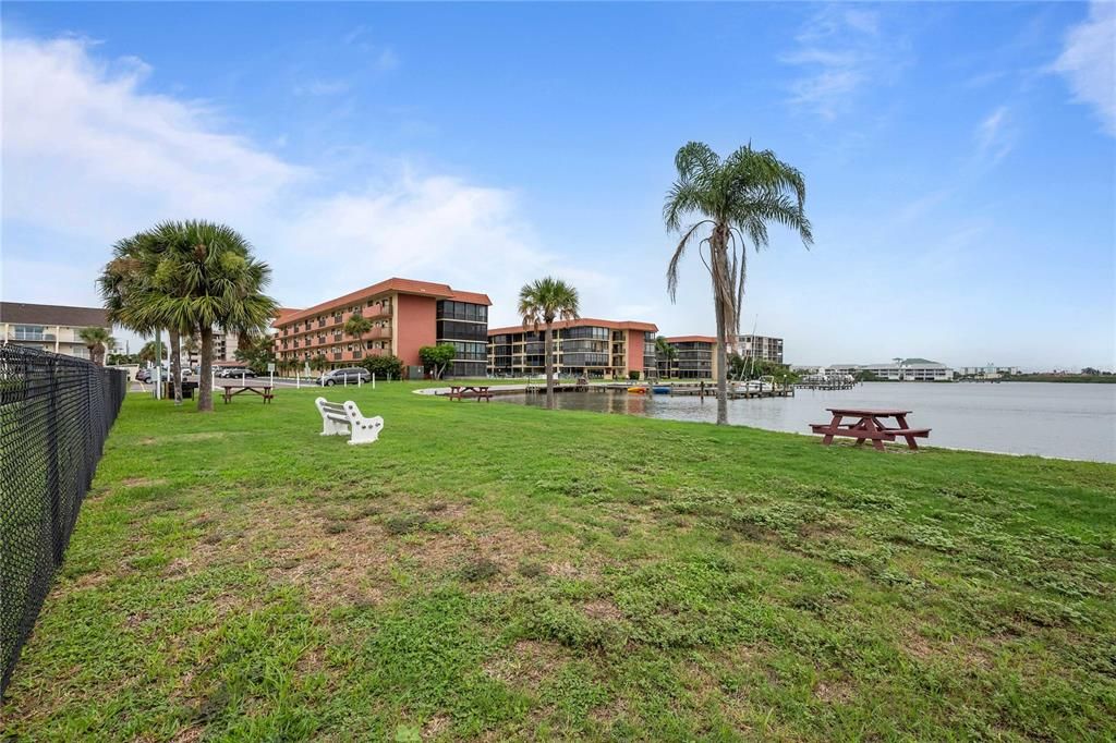 For Sale: $1,150,000 (2 beds, 2 baths, 1488 Square Feet)