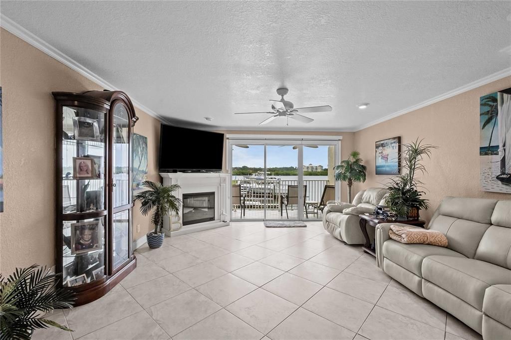 For Sale: $1,150,000 (2 beds, 2 baths, 1488 Square Feet)