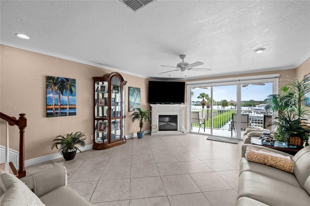 For Sale: $1,150,000 (2 beds, 2 baths, 1488 Square Feet)