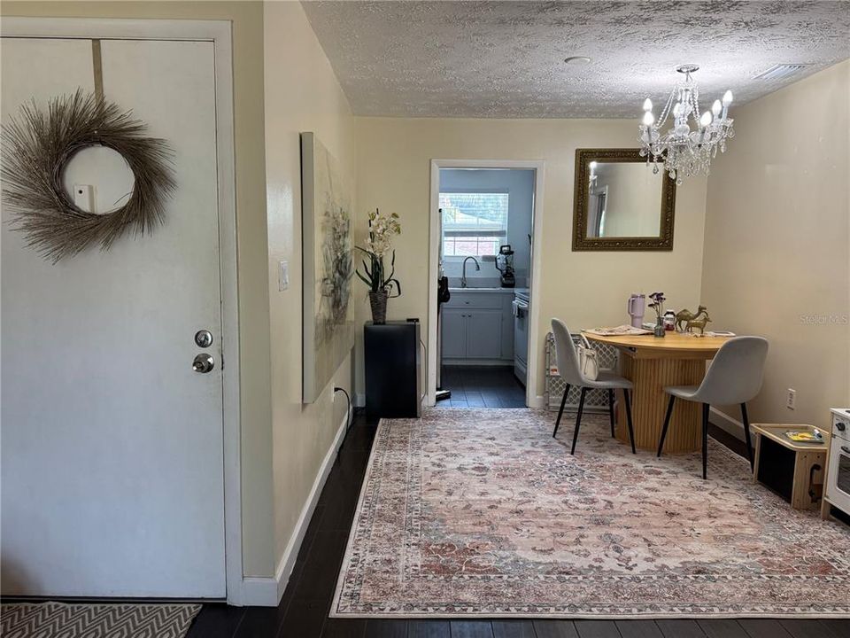 For Rent: $1,850 (2 beds, 1 baths, 1000 Square Feet)