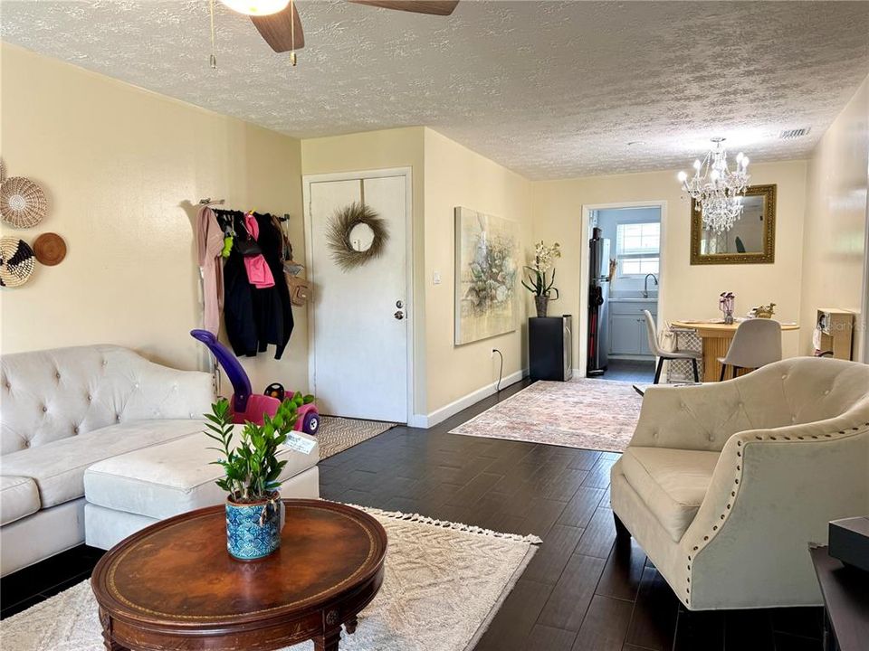 For Rent: $1,850 (2 beds, 1 baths, 1000 Square Feet)