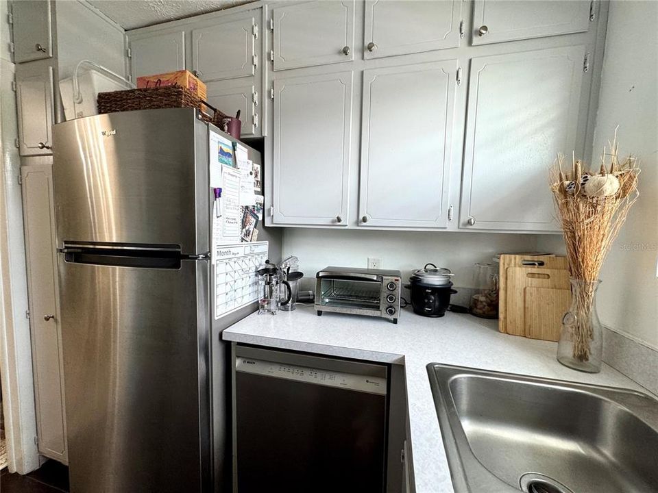 For Rent: $1,850 (2 beds, 1 baths, 1000 Square Feet)