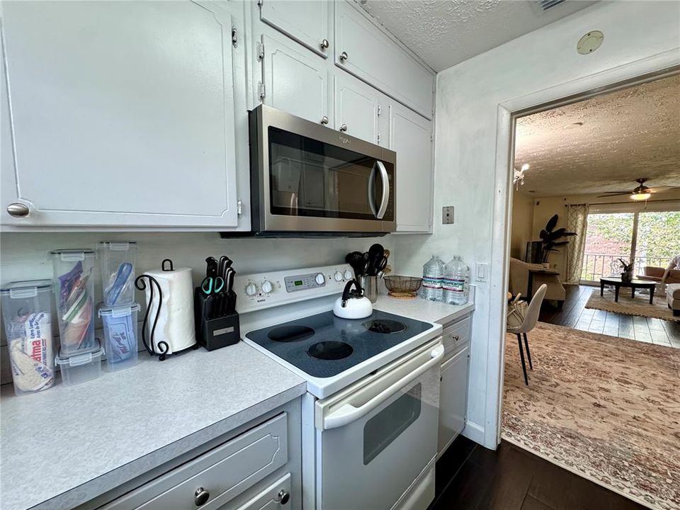 For Rent: $1,850 (2 beds, 1 baths, 1000 Square Feet)