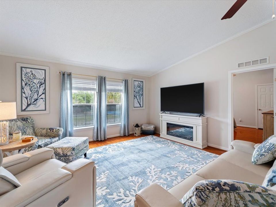 For Sale: $216,000 (3 beds, 2 baths, 1512 Square Feet)
