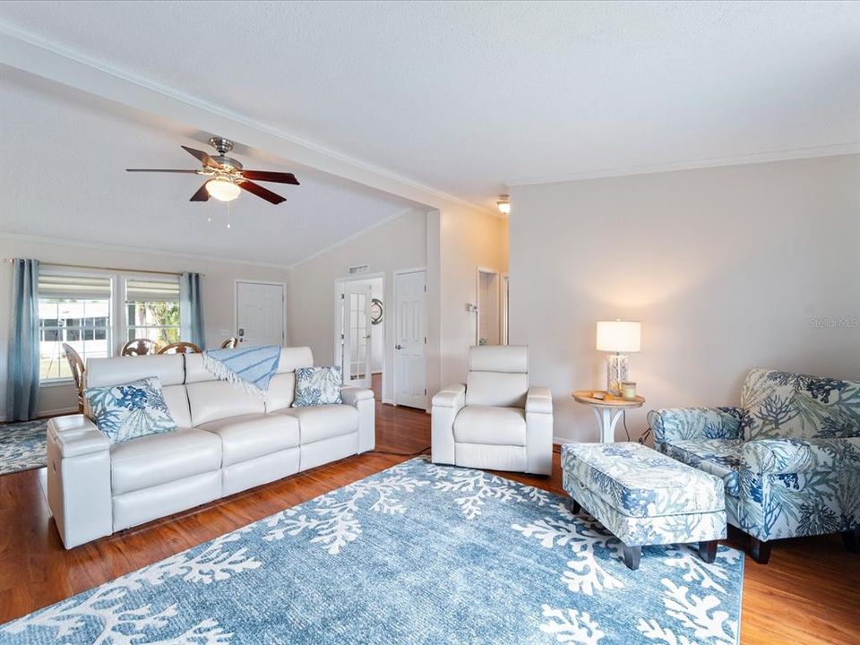 For Sale: $216,000 (3 beds, 2 baths, 1512 Square Feet)