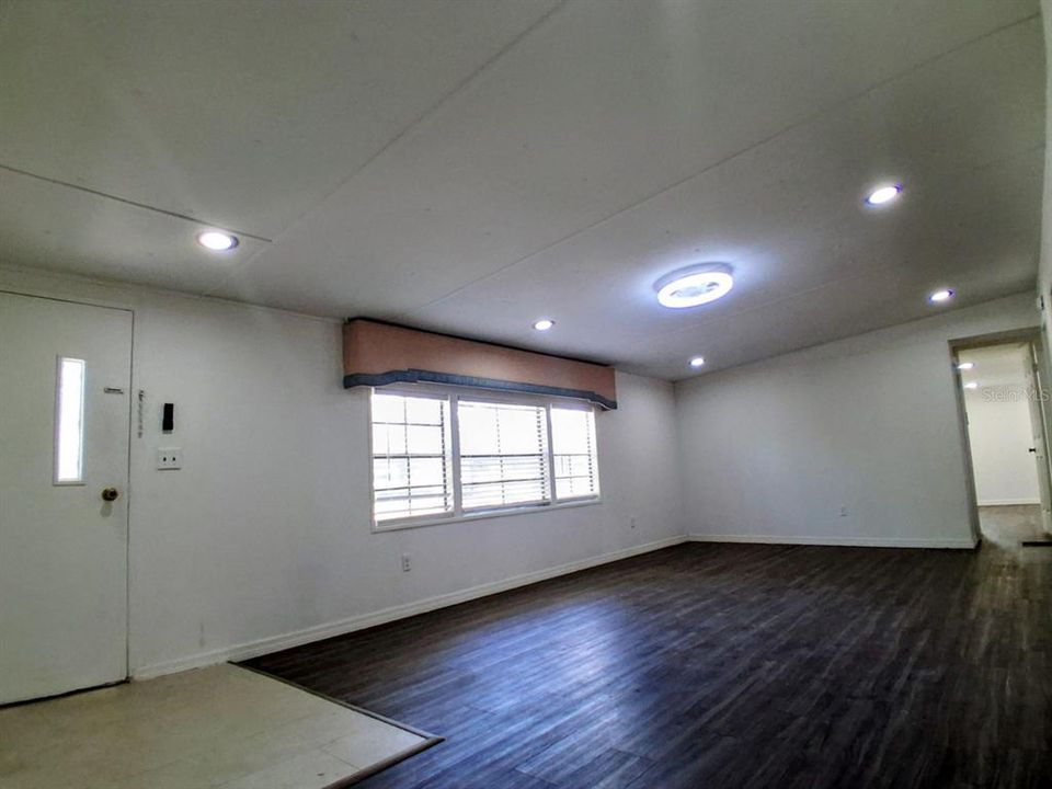 For Rent: $2,050 (4 beds, 2 baths, 1782 Square Feet)