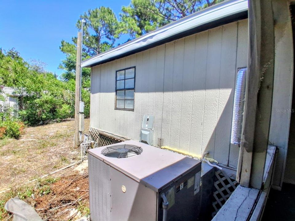 For Rent: $2,050 (4 beds, 2 baths, 1782 Square Feet)