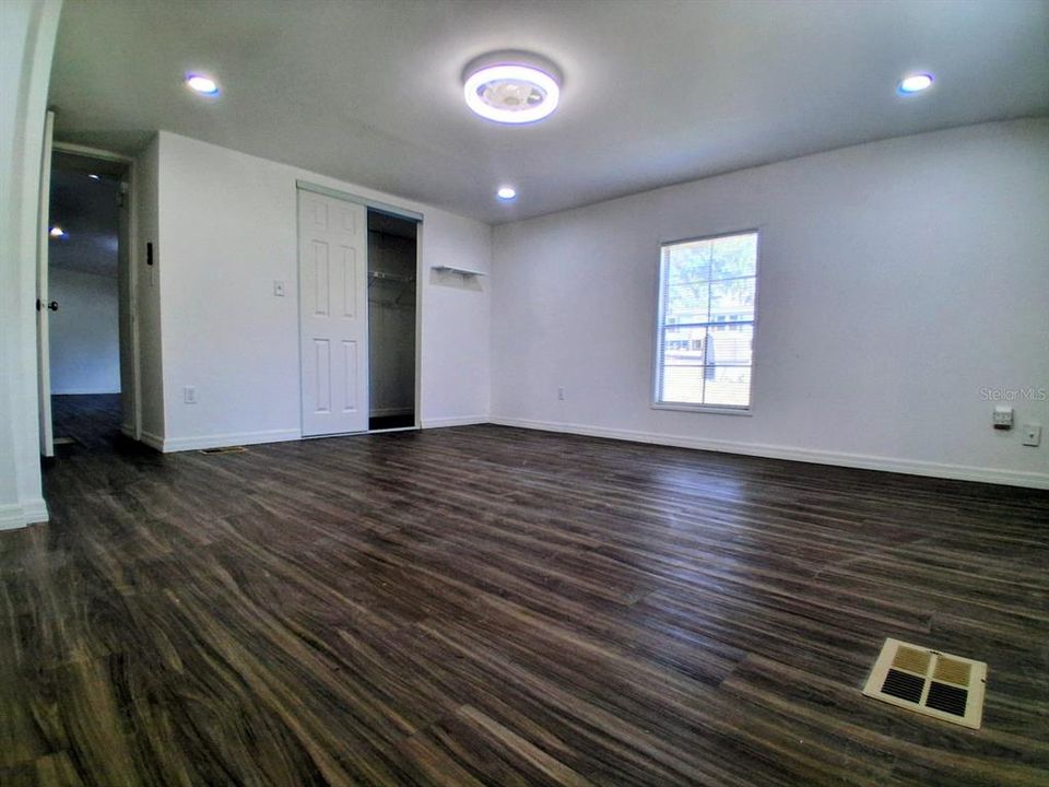 For Rent: $2,050 (4 beds, 2 baths, 1782 Square Feet)