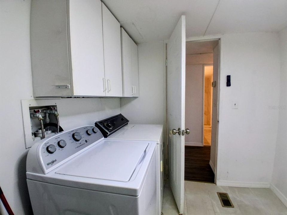 For Rent: $2,050 (4 beds, 2 baths, 1782 Square Feet)