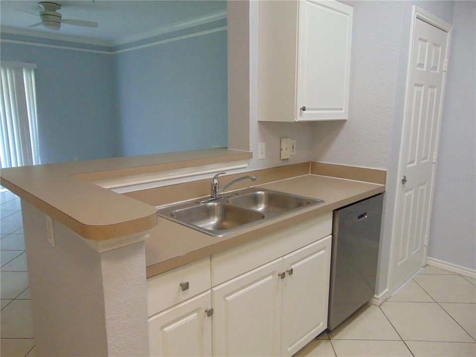 For Rent: $1,400 (1 beds, 1 baths, 656 Square Feet)