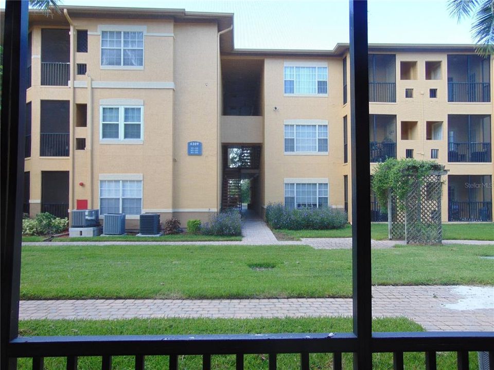 For Rent: $1,400 (1 beds, 1 baths, 656 Square Feet)