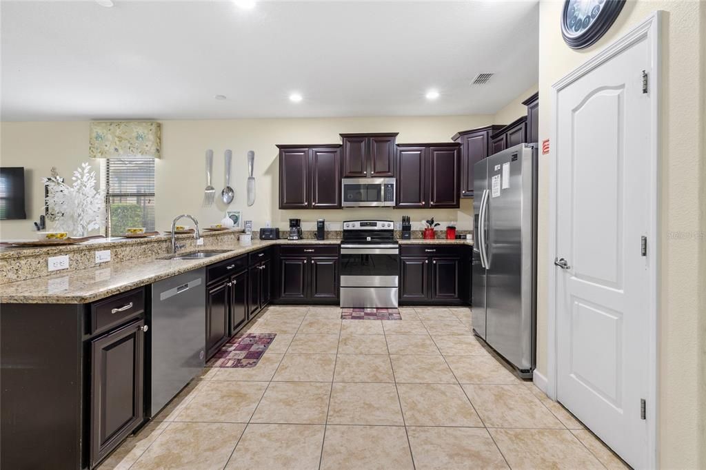 Activo con contrato: $599,999 (8 camas, 5 baños, 3909 Pies cuadrados)
