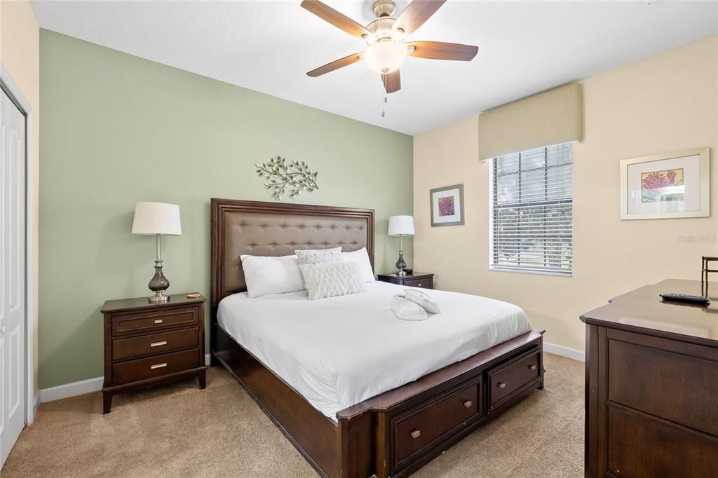 Activo con contrato: $599,999 (8 camas, 5 baños, 3909 Pies cuadrados)