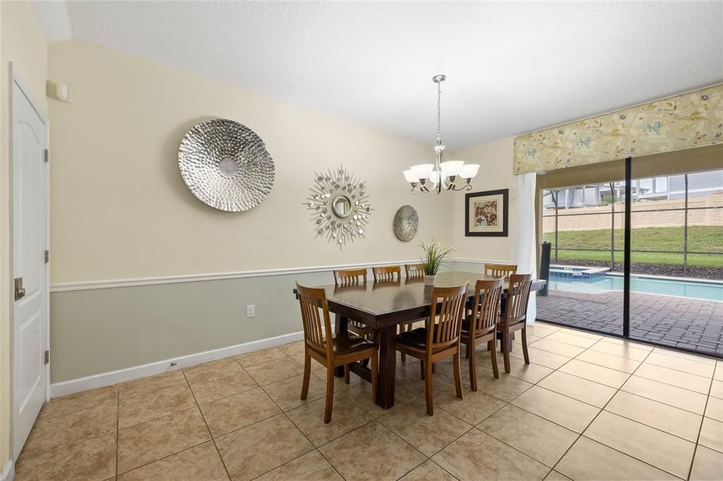 Activo con contrato: $599,999 (8 camas, 5 baños, 3909 Pies cuadrados)