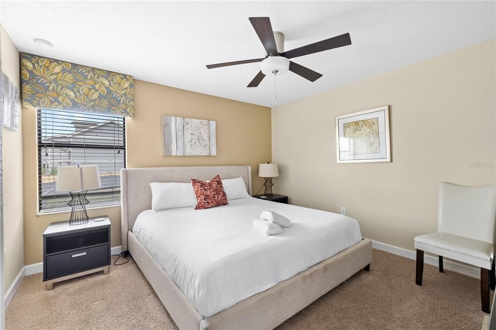 Activo con contrato: $599,999 (8 camas, 5 baños, 3909 Pies cuadrados)