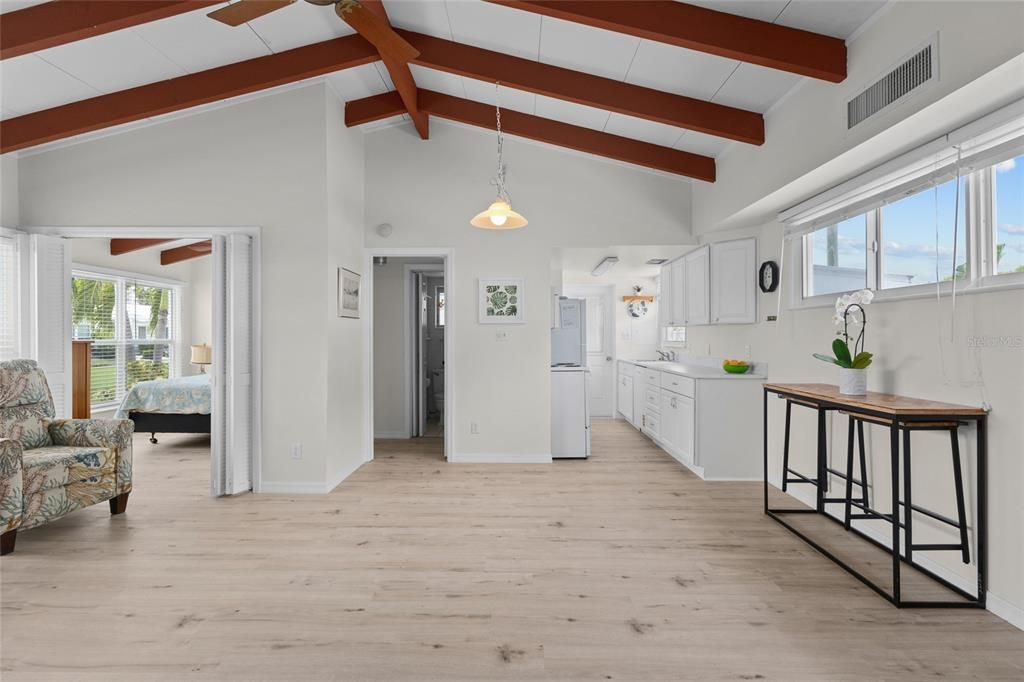 For Sale: $545,000 (2 beds, 2 baths, 813 Square Feet)