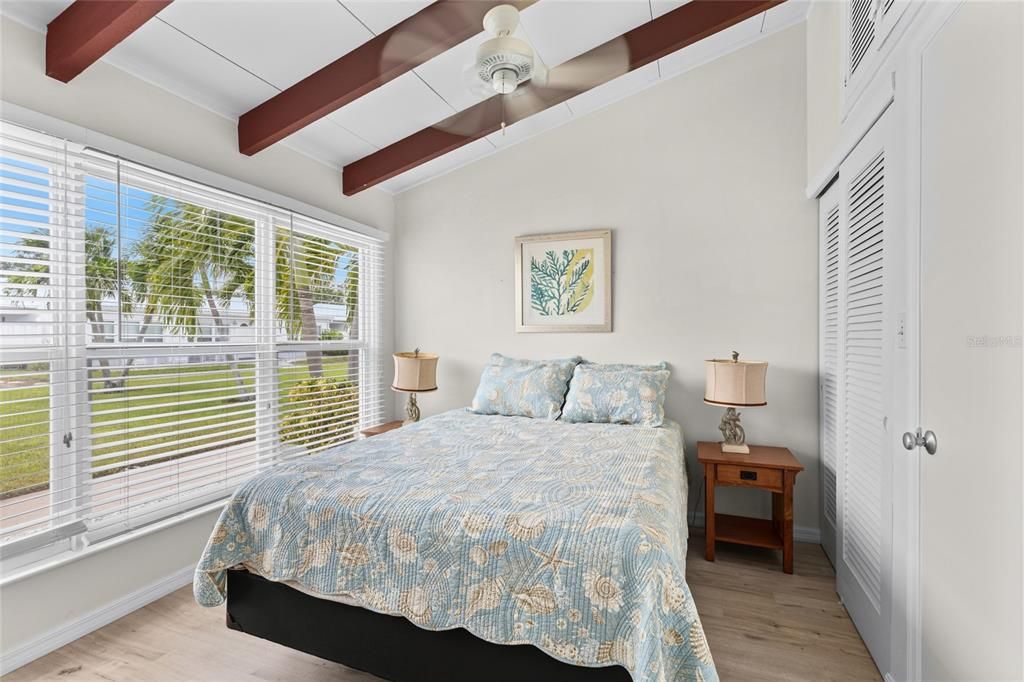 For Sale: $545,000 (2 beds, 2 baths, 813 Square Feet)