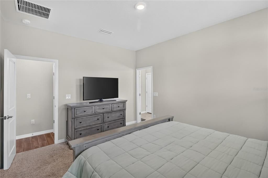 For Sale: $399,000 (4 beds, 2 baths, 1834 Square Feet)
