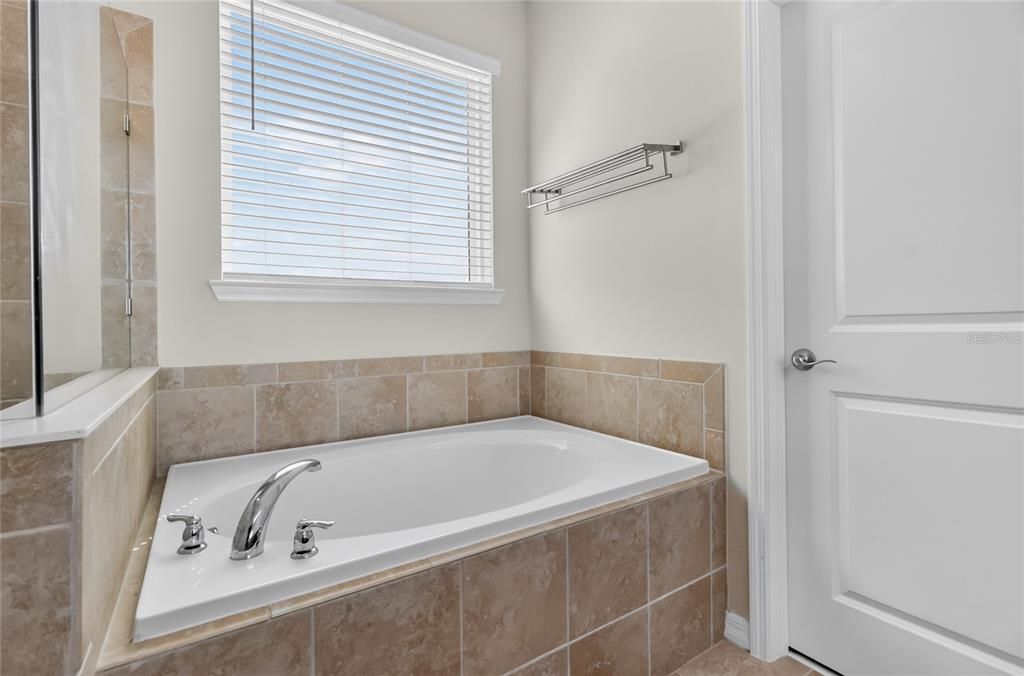 For Sale: $399,000 (4 beds, 2 baths, 1834 Square Feet)