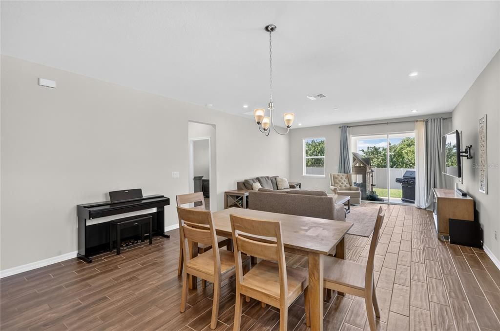 For Sale: $399,000 (4 beds, 2 baths, 1834 Square Feet)