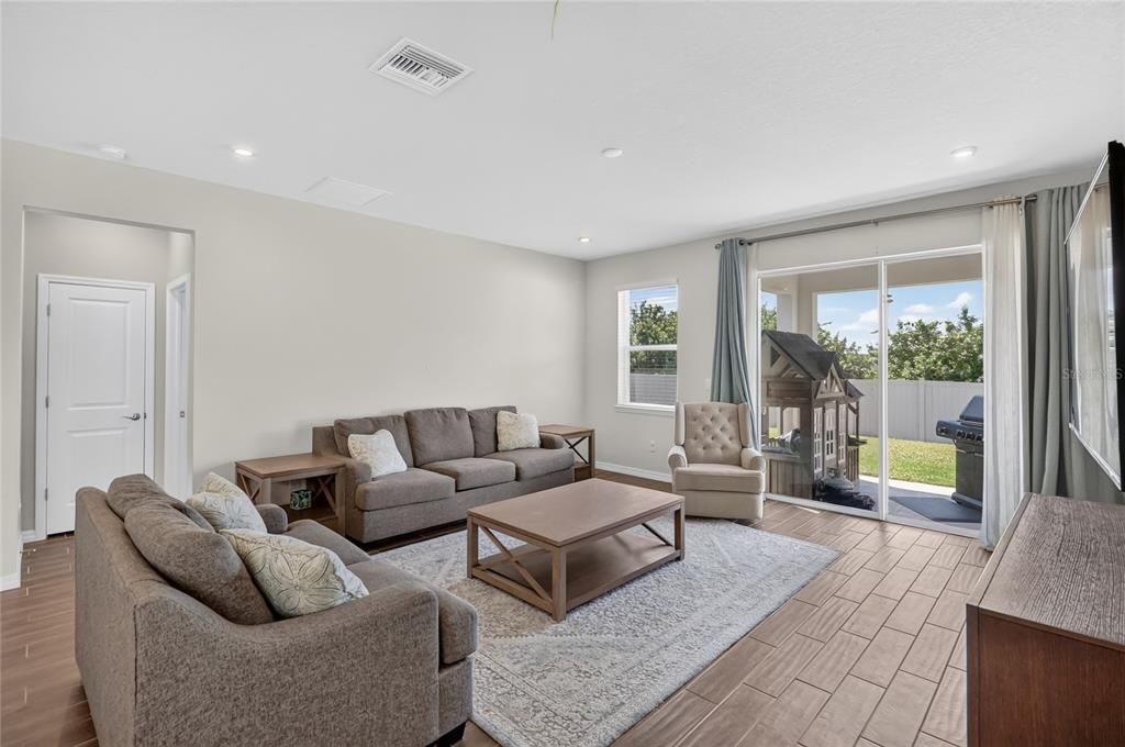 For Sale: $399,000 (4 beds, 2 baths, 1834 Square Feet)