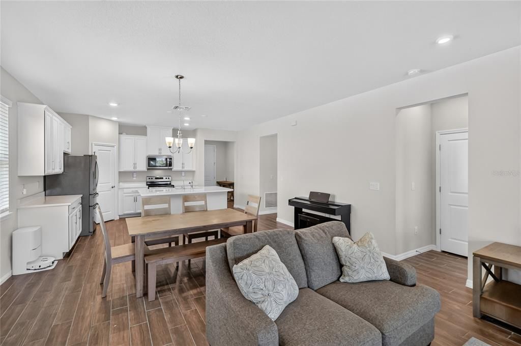 For Sale: $399,000 (4 beds, 2 baths, 1834 Square Feet)