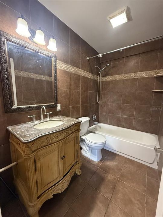 En Venta: $389,000 (3 camas, 3 baños, 1767 Pies cuadrados)
