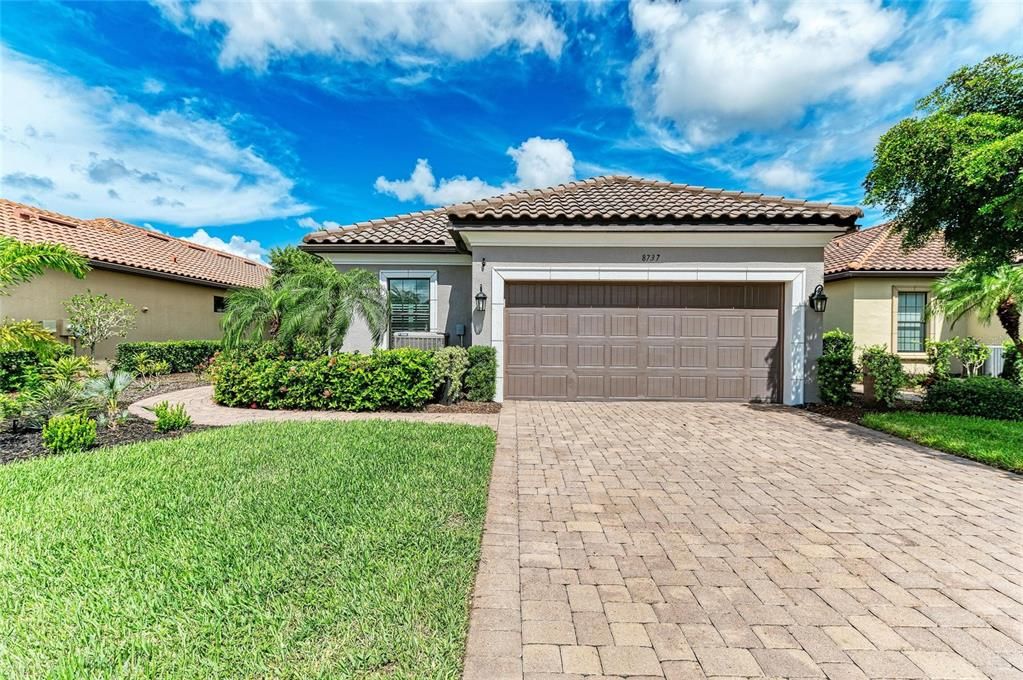 For Sale: $759,900 (3 beds, 2 baths, 1926 Square Feet)