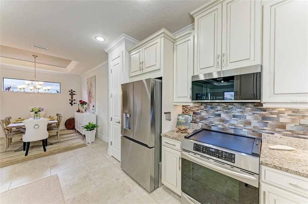 For Sale: $759,900 (3 beds, 2 baths, 1926 Square Feet)