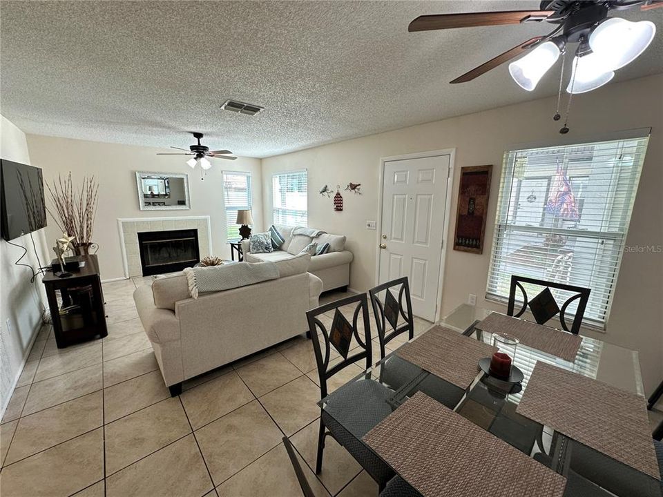 For Sale: $143,900 (2 beds, 2 baths, 912 Square Feet)