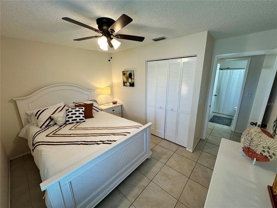 For Sale: $143,900 (2 beds, 2 baths, 912 Square Feet)