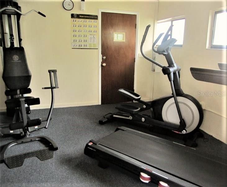 For Sale: $143,900 (2 beds, 2 baths, 912 Square Feet)