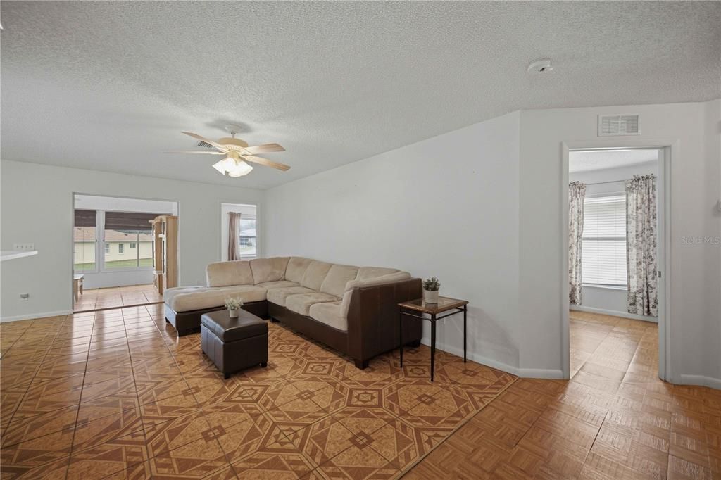 For Sale: $159,900 (2 beds, 2 baths, 1280 Square Feet)