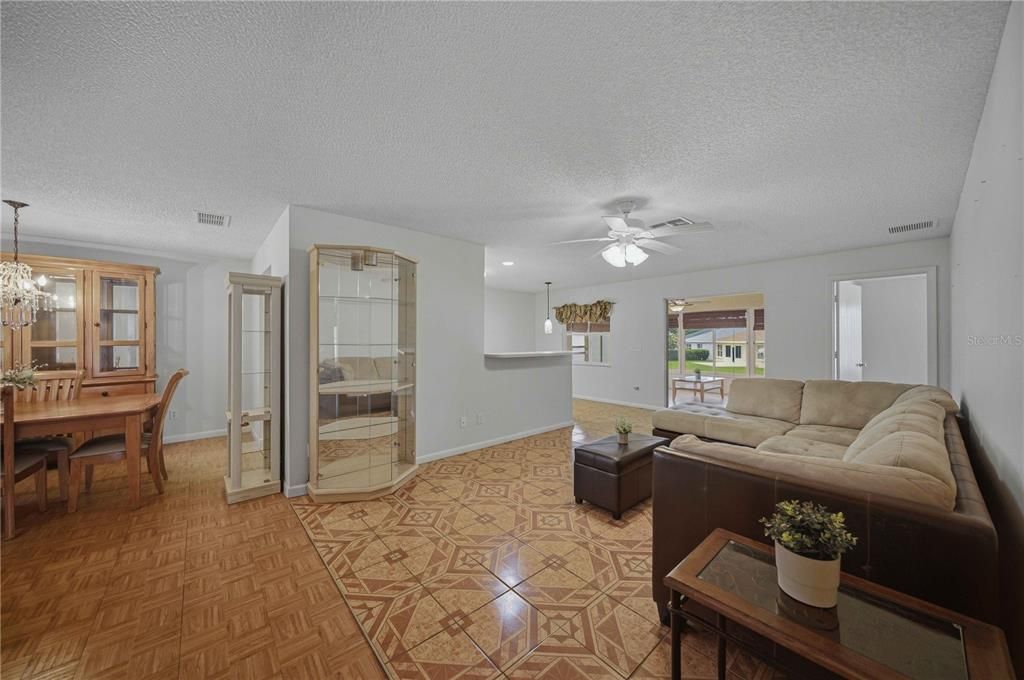 For Sale: $159,900 (2 beds, 2 baths, 1280 Square Feet)