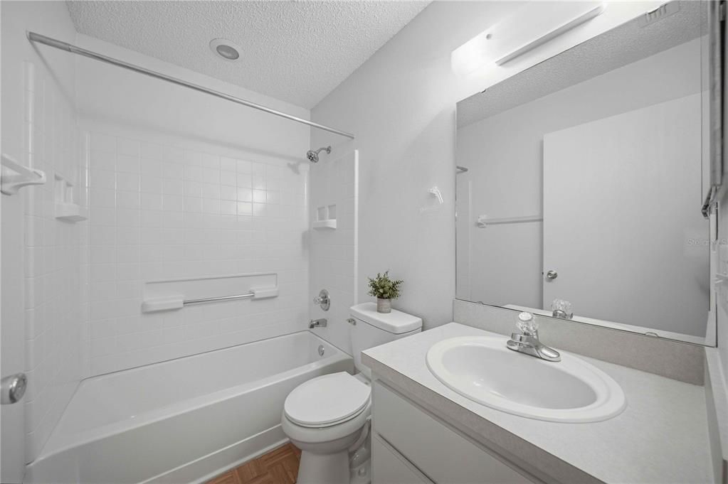 For Sale: $159,900 (2 beds, 2 baths, 1280 Square Feet)