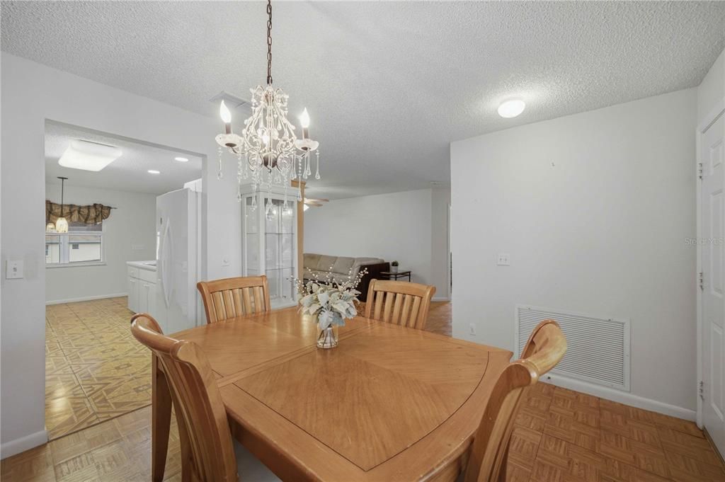 For Sale: $159,900 (2 beds, 2 baths, 1280 Square Feet)
