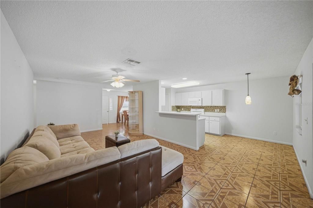 For Sale: $159,900 (2 beds, 2 baths, 1280 Square Feet)